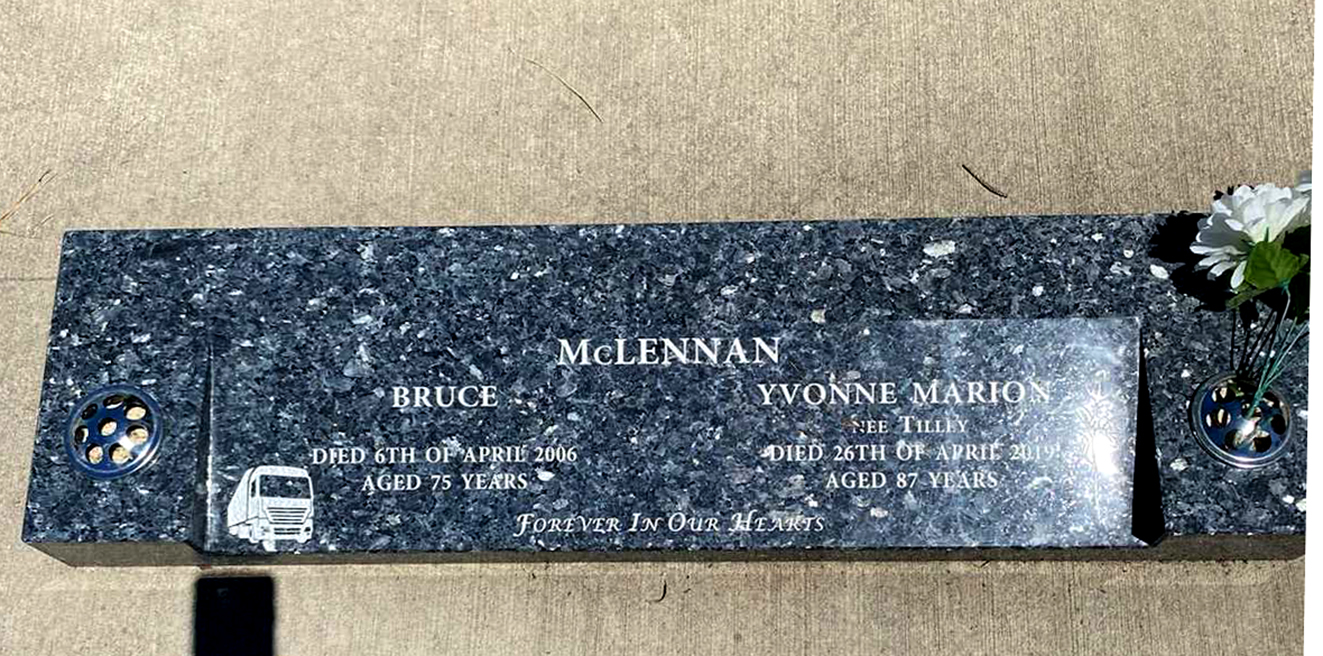 Photo of headstones/Bruce McLennan d2006 hdstn Gloucester cem NSW